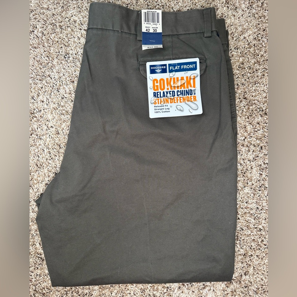 Dockers GoKhaki Relaxed Chino Stain Defender Flat Front 42x30 Olive‎